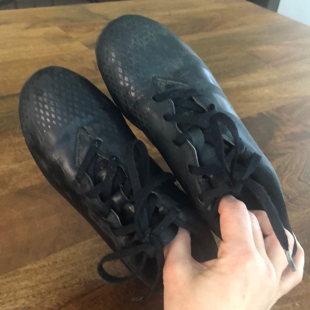 Adidas predator soccer boys cleat size 2